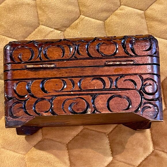 Carved Trinket Box-dark wood w/red felt - Picture 6 of 9